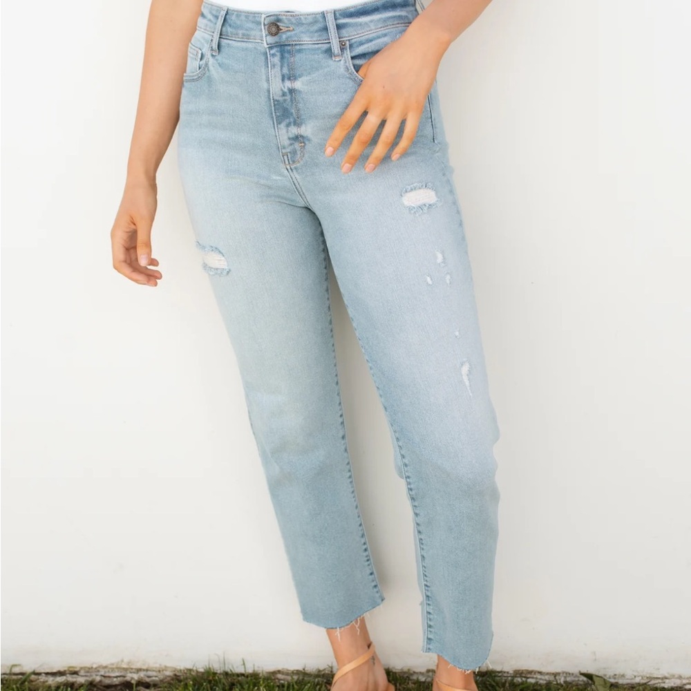 CJLA Light Wash Chrissy Distressed Women Jeans